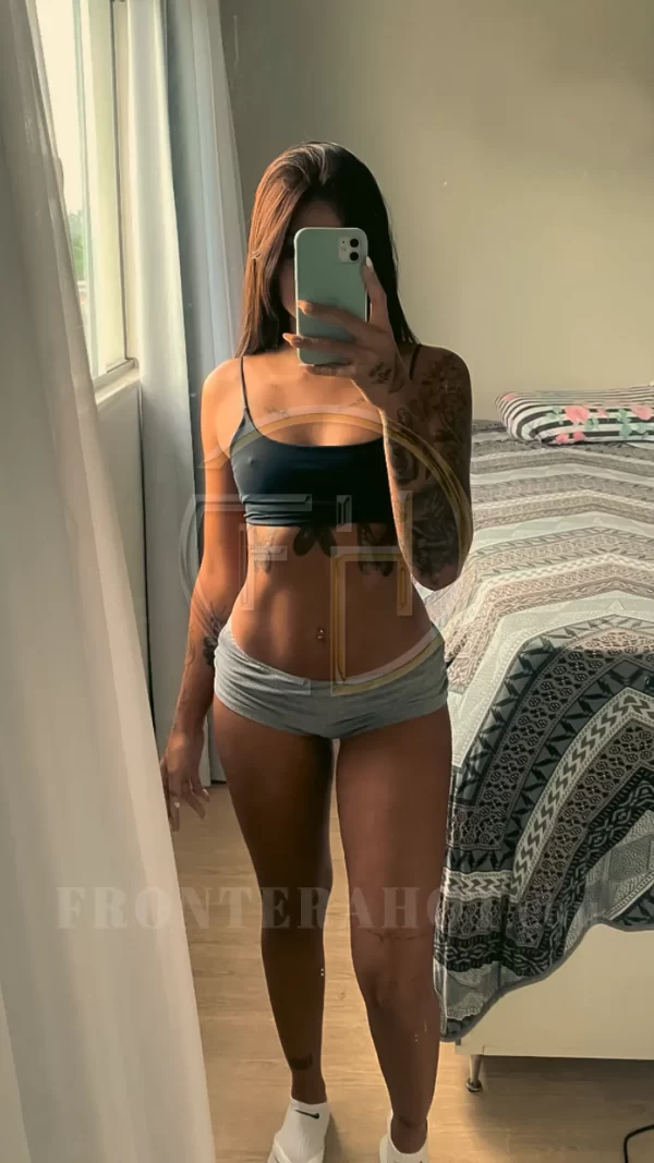 Maya, escort - acompañante - puta - garota en Ciudad del Este Foz do Iguazú y puerto iguazu. servicios SEXO ORAL AL FRANCES DESPEDIDA DE SOLTEROS VIDEOLLAMADAS EROTICAS VENTA DE CONTENIDOS morena brasilera posando de forma sensual
