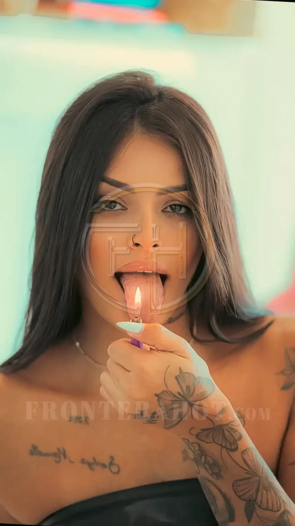 Maya, escort - acompañante - puta - garota en Ciudad del Este Foz do Iguazú y puerto iguazu. servicios SEXO ORAL AL FRANCES DESPEDIDA DE SOLTEROS VIDEOLLAMADAS EROTICAS VENTA DE CONTENIDOS morena brasilera posando de forma sensual